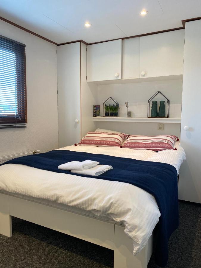 Hotel C'est la Vie Houseboat à Nederhorst den Berg Extérieur photo