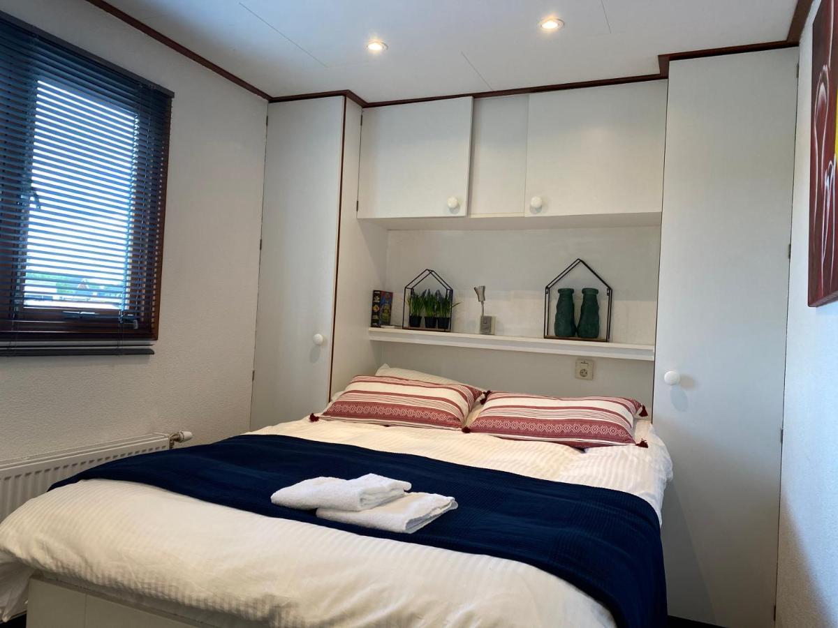 Hotel C'est la Vie Houseboat à Nederhorst den Berg Extérieur photo