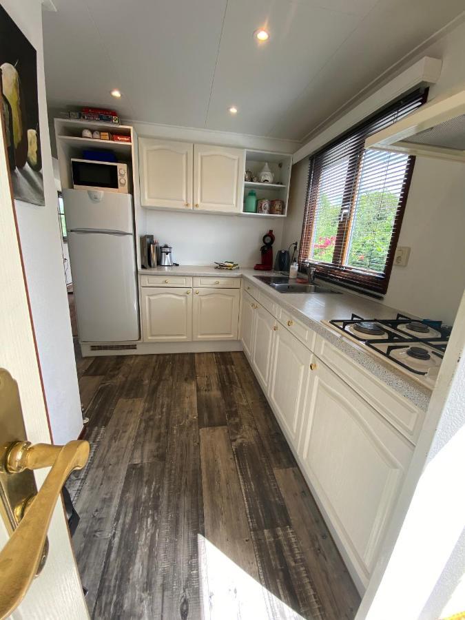 Hotel C'est la Vie Houseboat à Nederhorst den Berg Extérieur photo