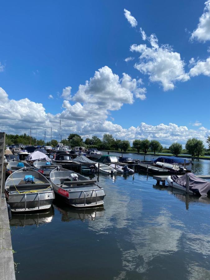 Hotel C'est la Vie Houseboat à Nederhorst den Berg Extérieur photo