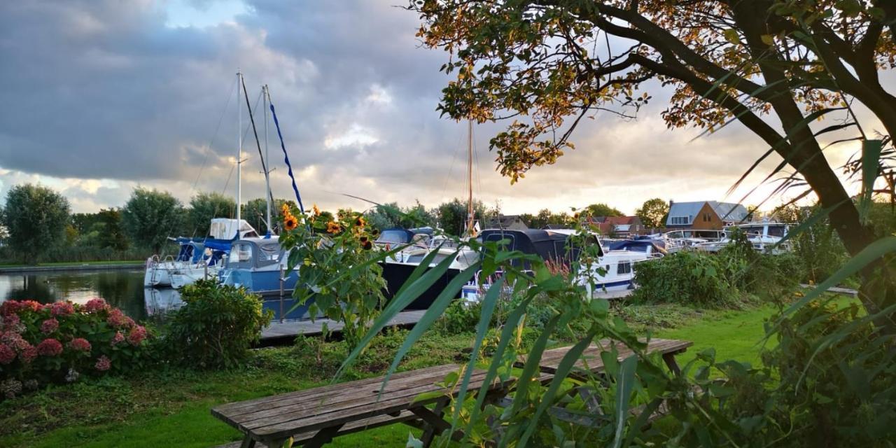 Hotel C'est la Vie Houseboat à Nederhorst den Berg Extérieur photo
