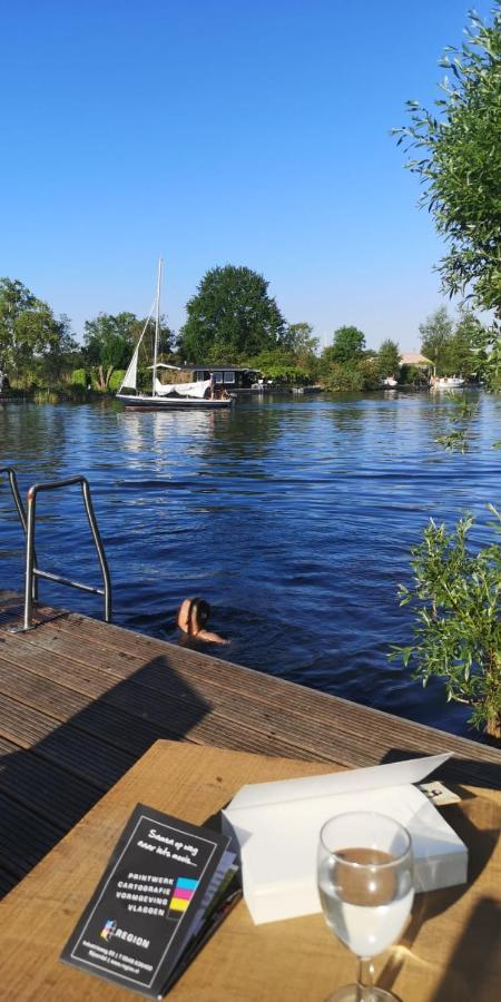 Hotel C'est la Vie Houseboat à Nederhorst den Berg Extérieur photo