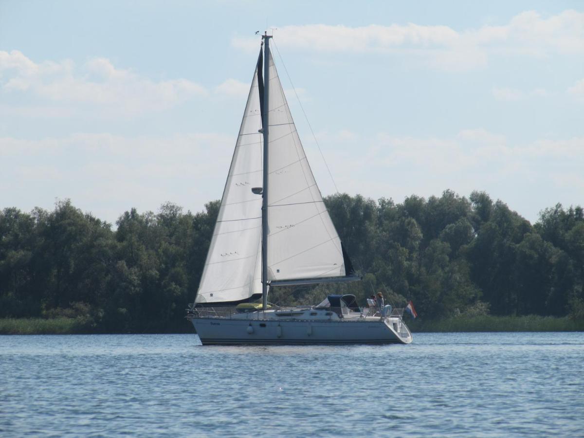 Hotel C'est la Vie Houseboat à Nederhorst den Berg Extérieur photo